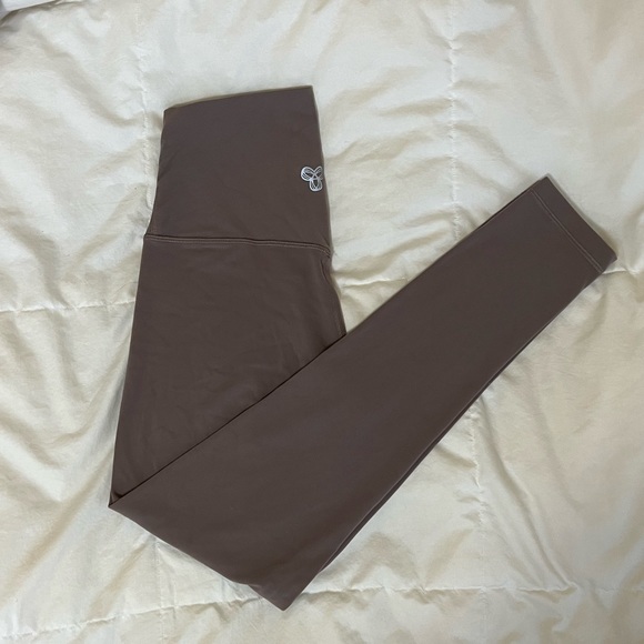 TNA Pants & Jumpsuits Aritzia Tna Butter Leggings Poshmark